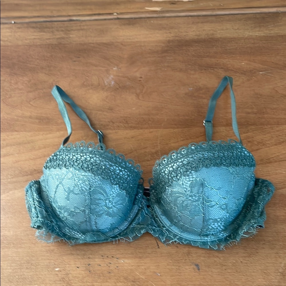 Victoria's Secret Very Sexy Green Lace Bra with Underwire Size 36B